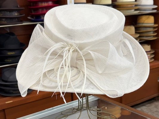 Elegant White Ladies' Church Hat – Sophisticated Wide Brim with Decorative Bow Accent